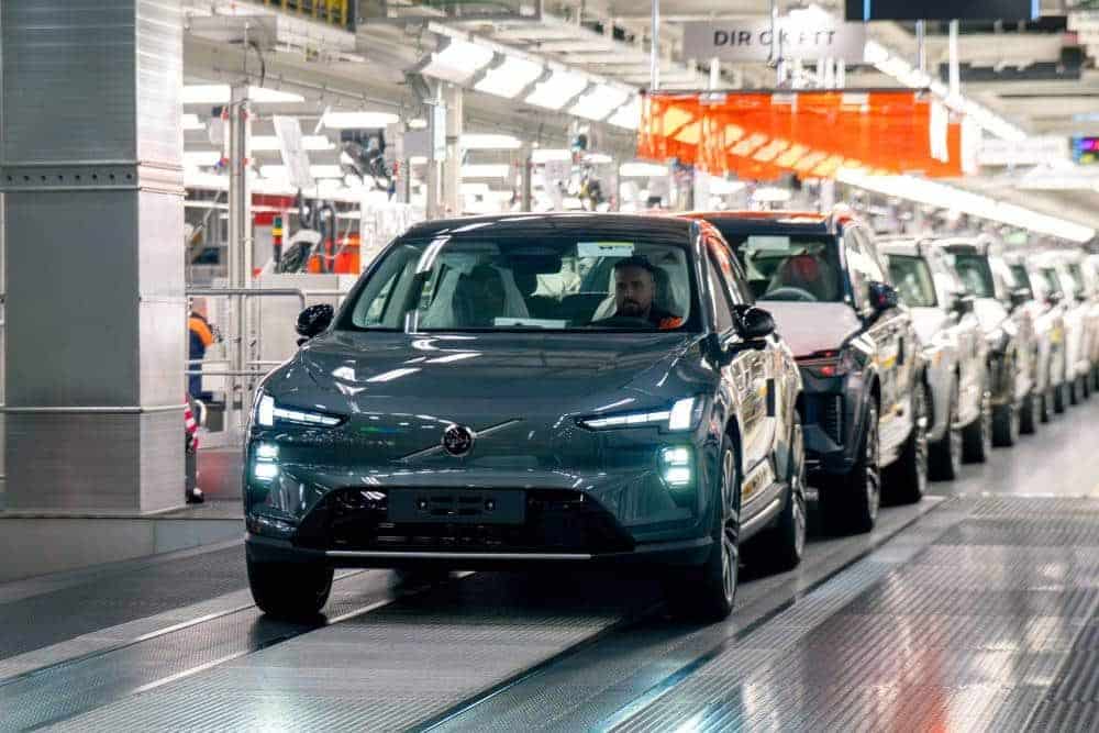 Πήραν μπρος οι μηχανές για την παραγωγή του Volvo EX60
