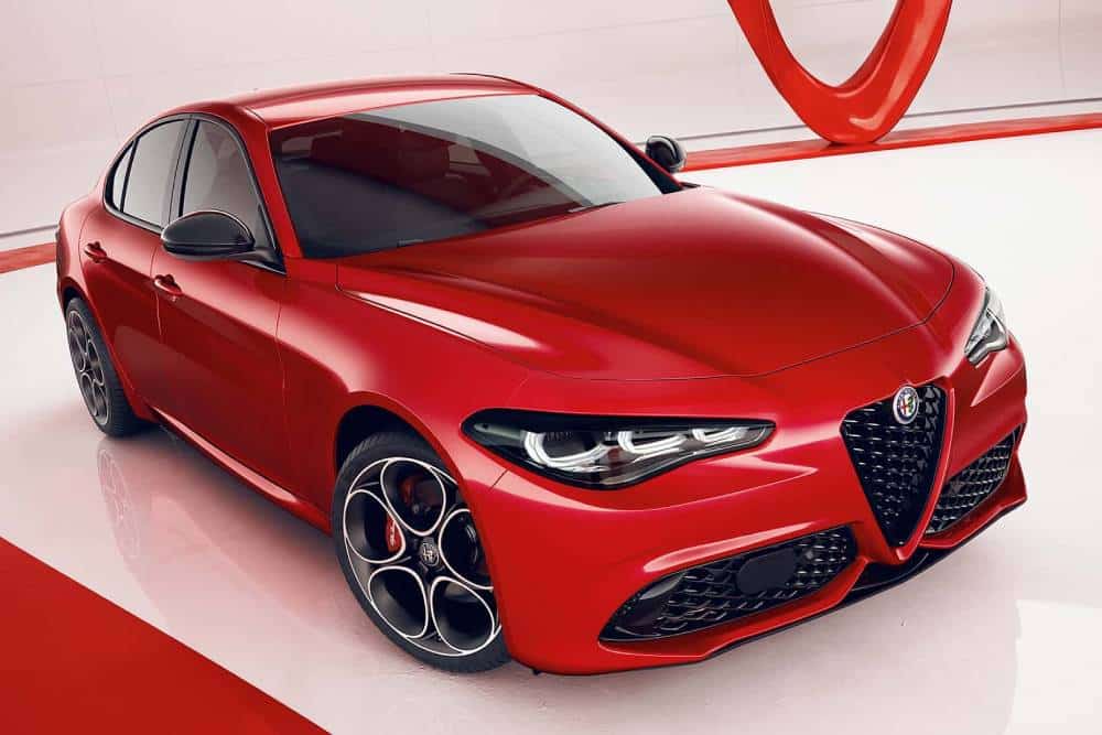 https://autogreeknews.gr/wp-content/uploads/2026/04/alfa-romeo-giulia-pack-performance-2026.jpg