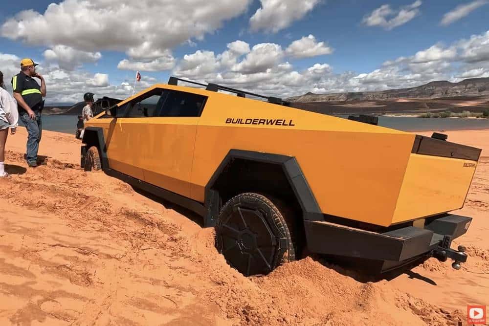 https://autogreeknews.gr/wp-content/uploads/2026/04/cybertruck-stuck-in-sand-5.jpg