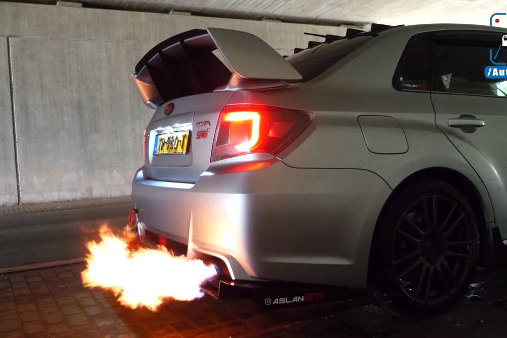 https://autogreeknews.gr/wp-content/uploads/2026/04/impreza-wrx-sti-flames.jpg