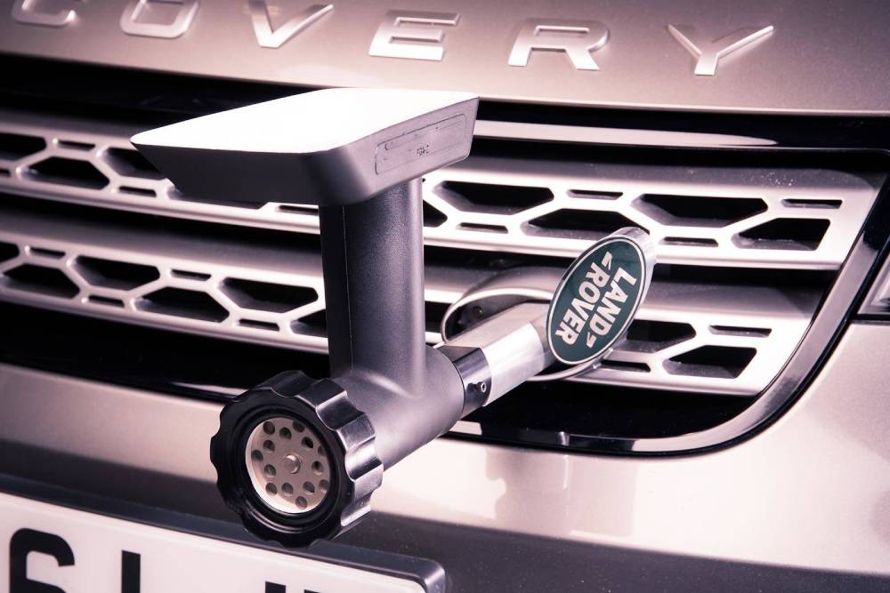 https://autogreeknews.gr/wp-content/uploads/2026/04/jamie-oliver-custom-land-rover-discovery-4.jpg