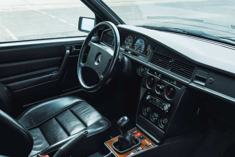 https://autogreeknews.gr/wp-content/uploads/2026/04/mercedes-190e-evo-auction-08.jpg