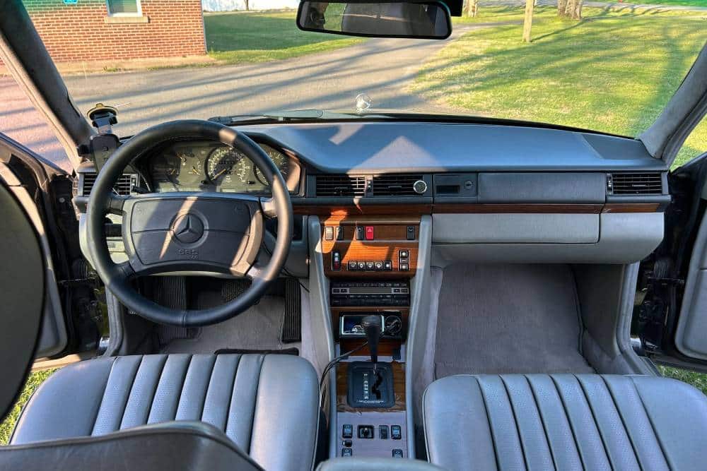 https://autogreeknews.gr/wp-content/uploads/2026/04/million-mile-1991-mercedes-benz-300d-3.jpg