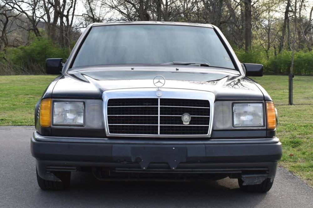 https://autogreeknews.gr/wp-content/uploads/2026/04/million-mile-1991-mercedes-benz-300d-7.jpg