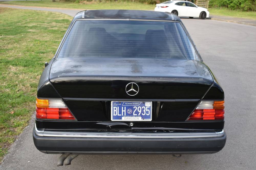 https://autogreeknews.gr/wp-content/uploads/2026/04/million-mile-1991-mercedes-benz-300d-8.jpg