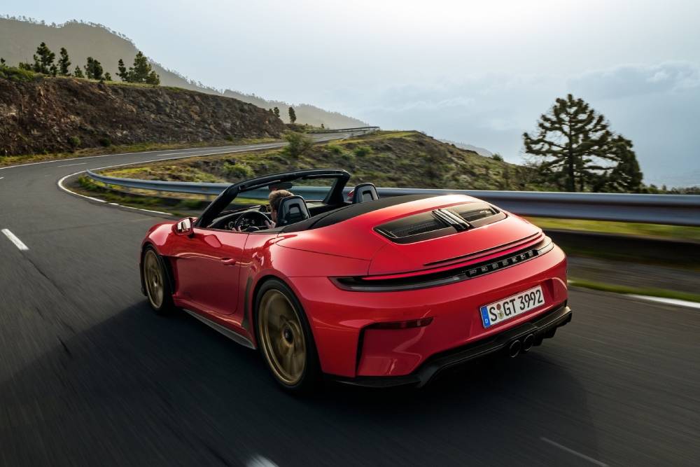 https://autogreeknews.gr/wp-content/uploads/2026/04/new-porsche-911-gt3-sc-12.jpg