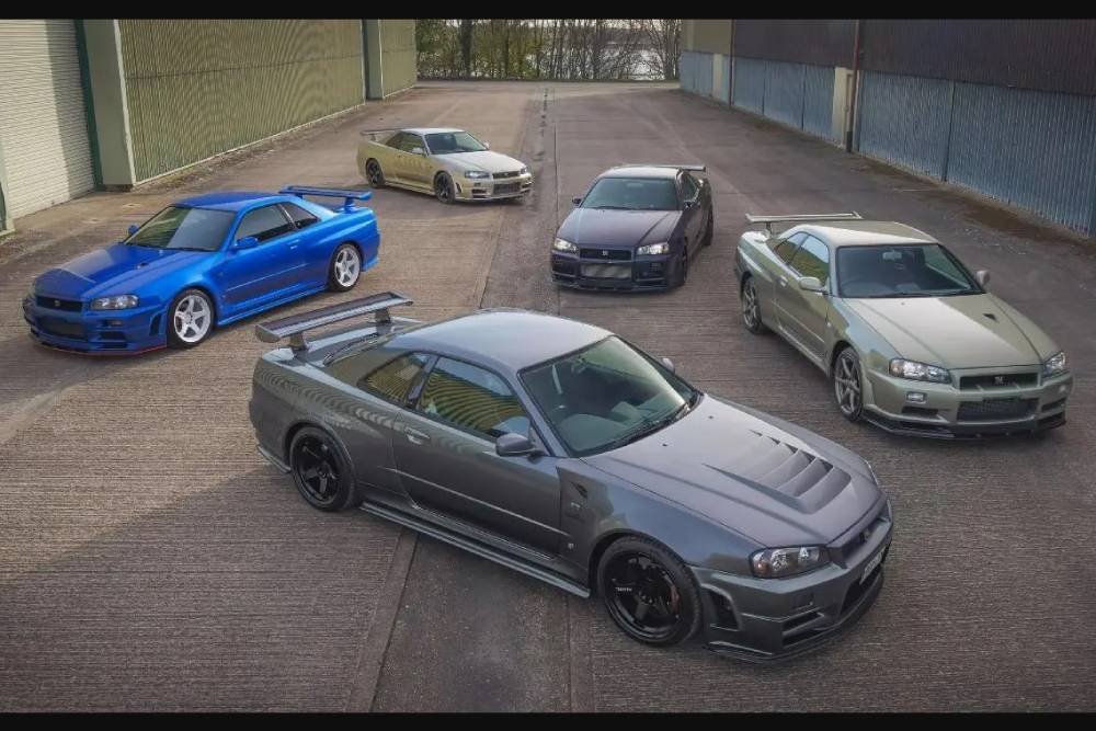 Ονειρική συλλογή με πεντάδα Nissan Skyline R34