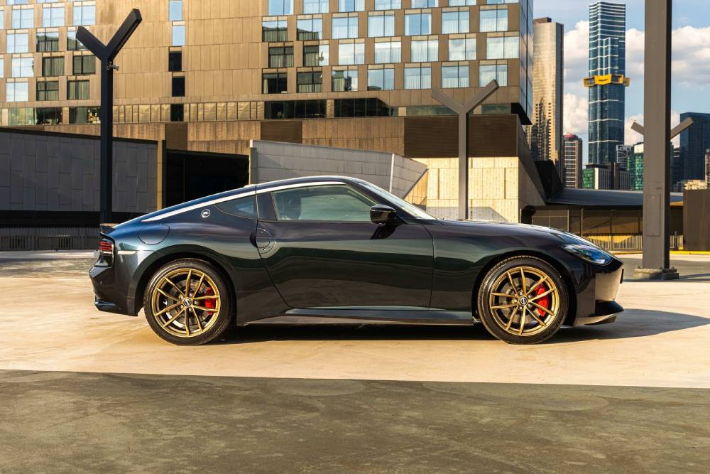 https://autogreeknews.gr/wp-content/uploads/2026/04/nissan-z-heritage-edition-7.jpg