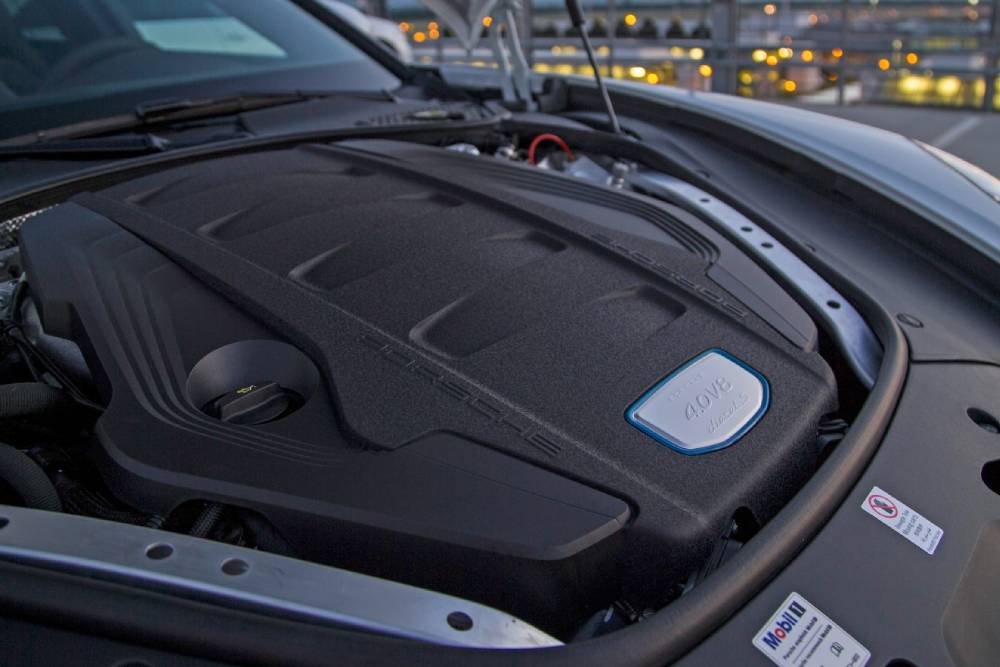 https://autogreeknews.gr/wp-content/uploads/2026/04/porsche-panamera-diesel-autobahn-run-03.jpg