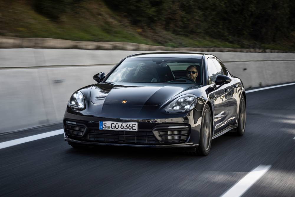 https://autogreeknews.gr/wp-content/uploads/2026/04/porsche_panamera_4_e-hybrid_platinum_edition_1.jpg