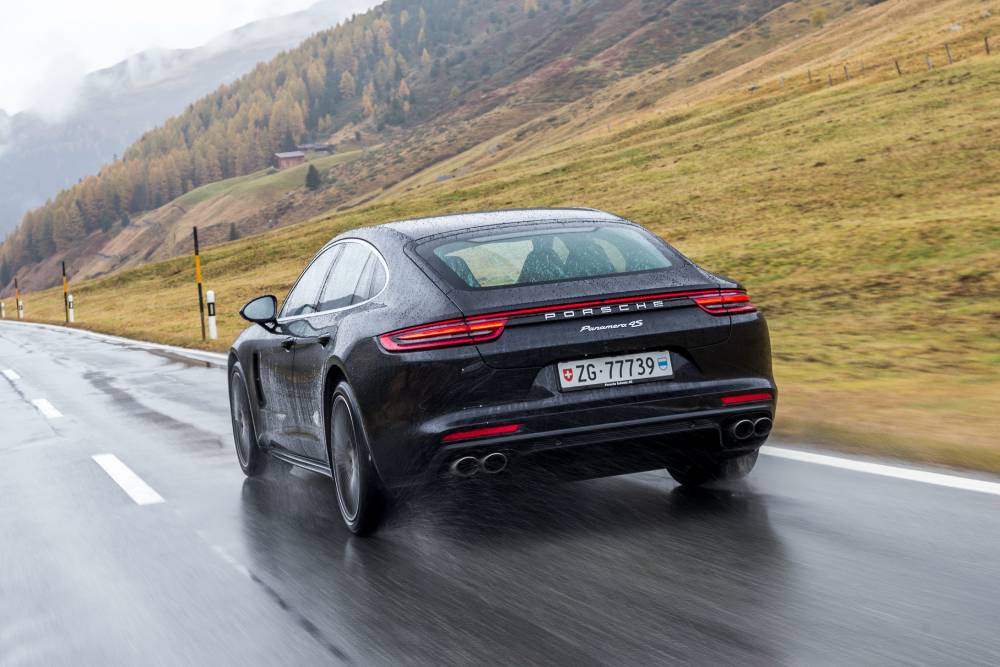 https://autogreeknews.gr/wp-content/uploads/2026/04/porsche_panamera_4s_24.jpg