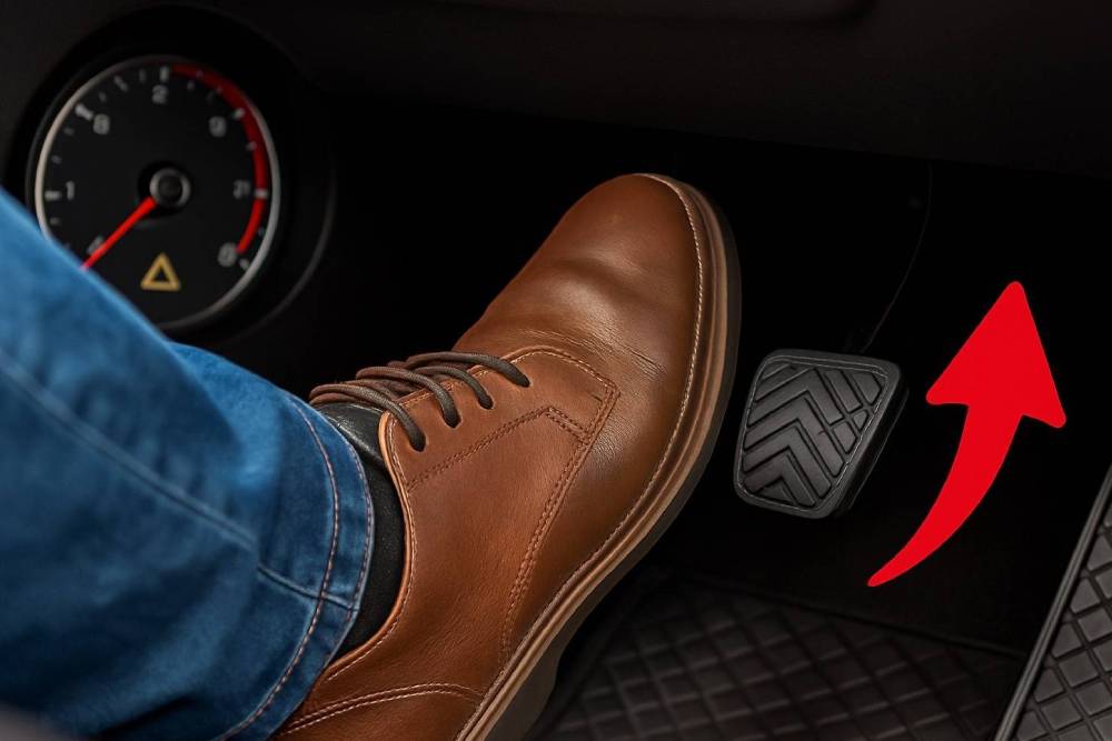 Πώς δουλεύουμε σωστά το γκάζι για να γλιτώσουμε καύσιμο;