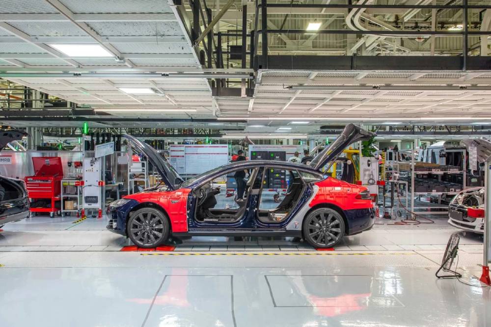 https://autogreeknews.gr/wp-content/uploads/2026/04/tesla-model-s-and-x-discontinued-03.jpg