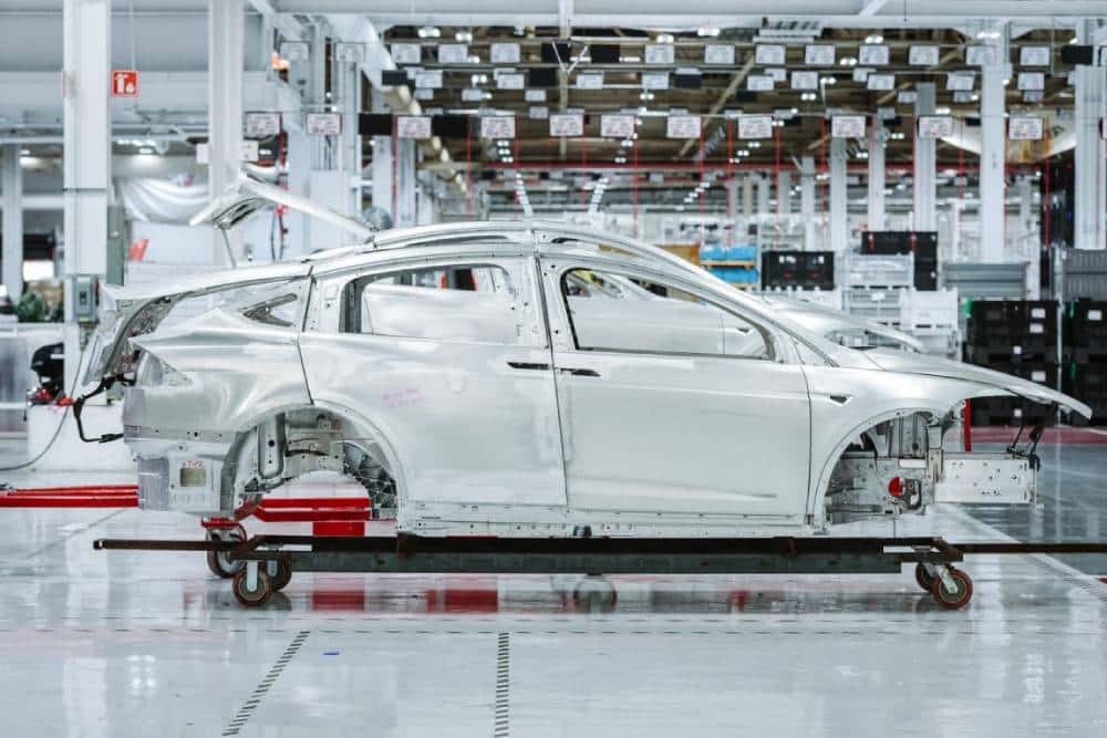 https://autogreeknews.gr/wp-content/uploads/2026/04/tesla-model-s-and-x-discontinued-04.jpg