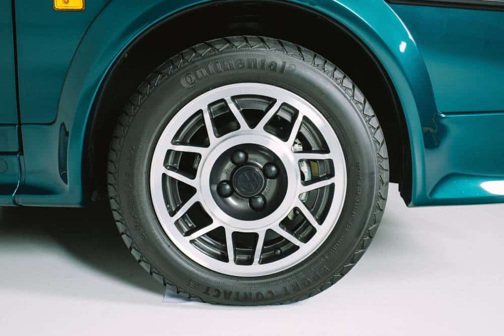 https://autogreeknews.gr/wp-content/uploads/2026/05/1991_volkswagen_scirocco_228_web_001-09808-scaled-1.jpg