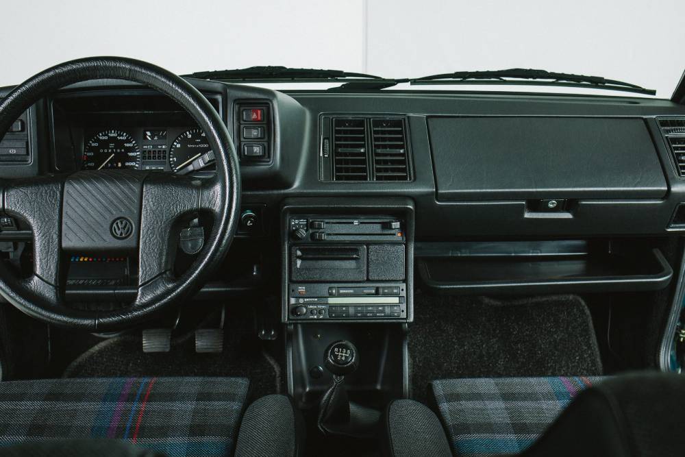 https://autogreeknews.gr/wp-content/uploads/2026/05/1991_volkswagen_scirocco_307_web_001-11542-scaled-1.jpg