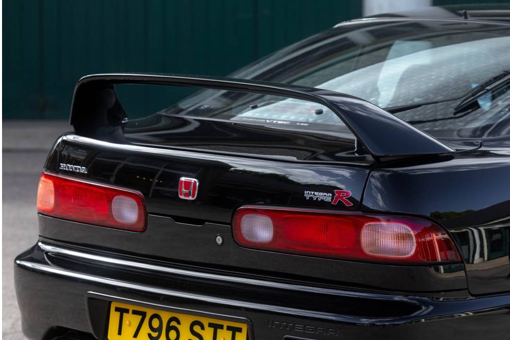 Μαύρη καλλονή Honda Integra Type R DC2