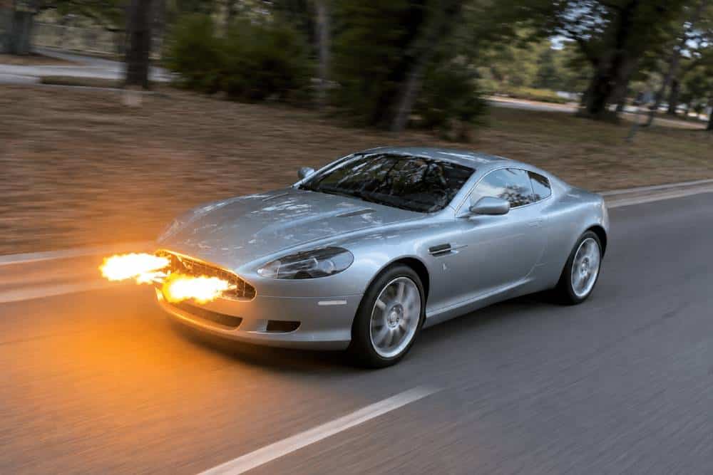 Πωλείται Aston Martin με λειτουργικά «πολυβόλα»!