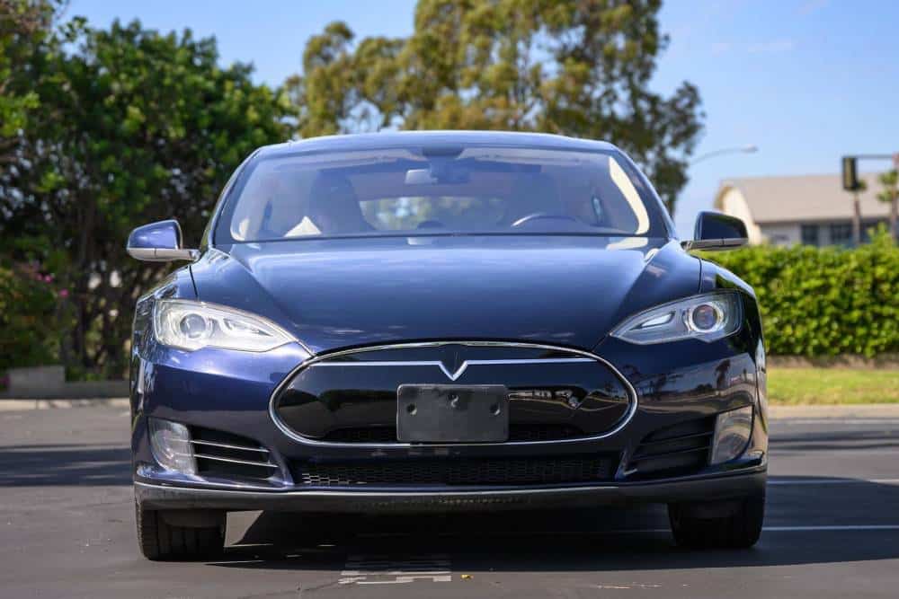 https://autogreeknews.gr/wp-content/uploads/2026/05/2013-tesla-model-s-9.jpg