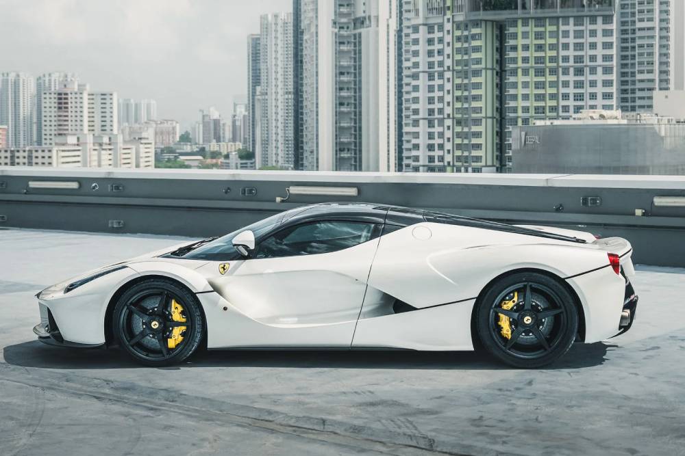 https://autogreeknews.gr/wp-content/uploads/2026/05/2015-ferrari-laferrari-1.jpg