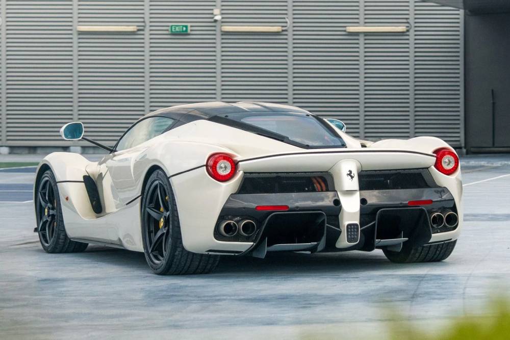 https://autogreeknews.gr/wp-content/uploads/2026/05/2015-ferrari-laferrari-2.jpg