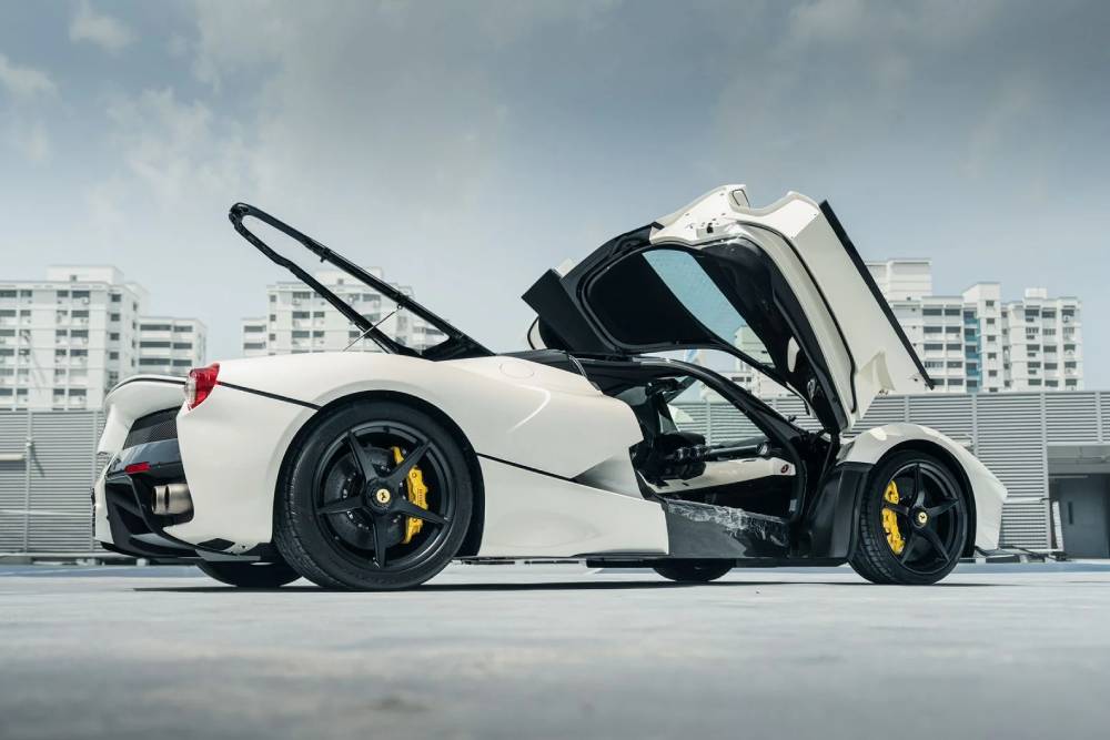 https://autogreeknews.gr/wp-content/uploads/2026/05/2015-ferrari-laferrari-3.jpg