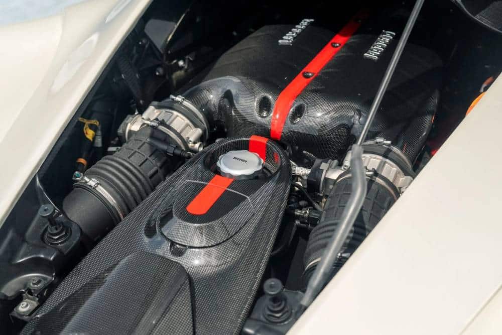 https://autogreeknews.gr/wp-content/uploads/2026/05/2015-ferrari-laferrari-6.jpg