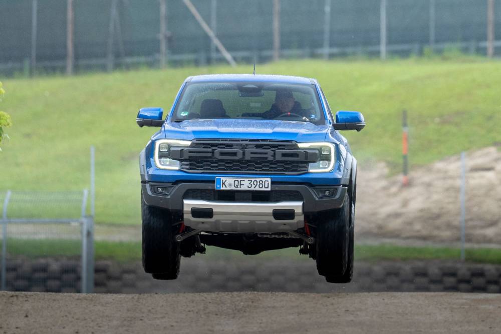 https://autogreeknews.gr/wp-content/uploads/2026/05/2026_Ranger_Raptor_Jump_10_274-1.jpg