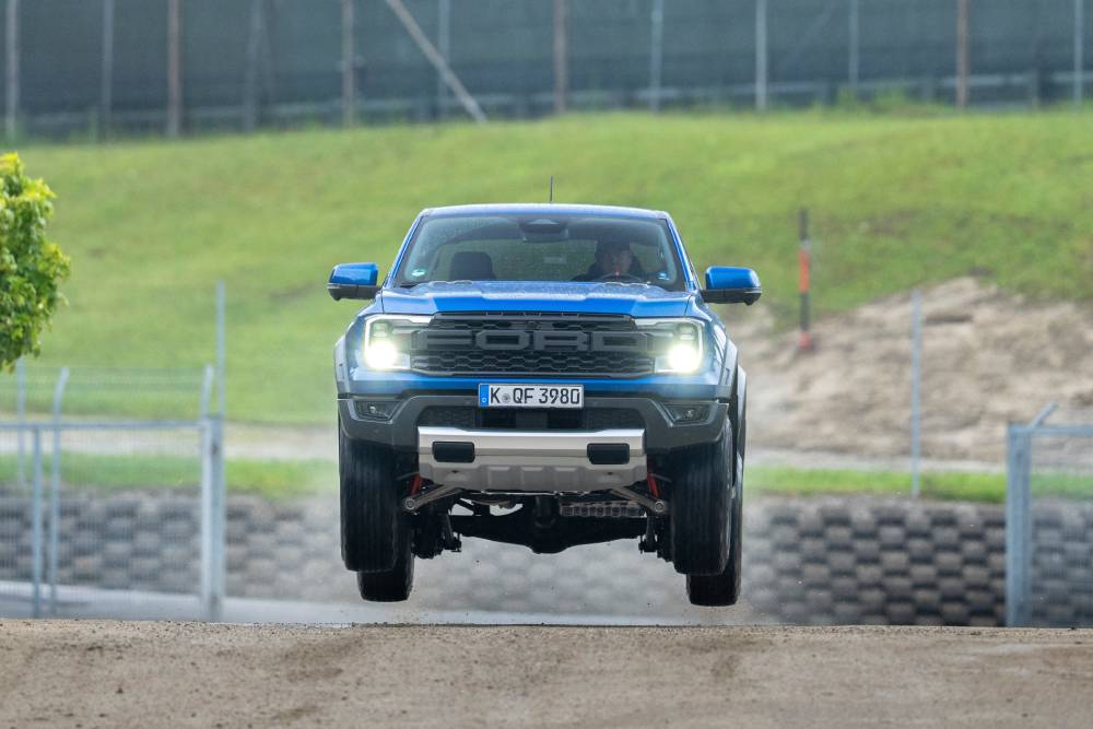 Η τέχνη της «απογείωσης» με το Ford Ranger Raptor