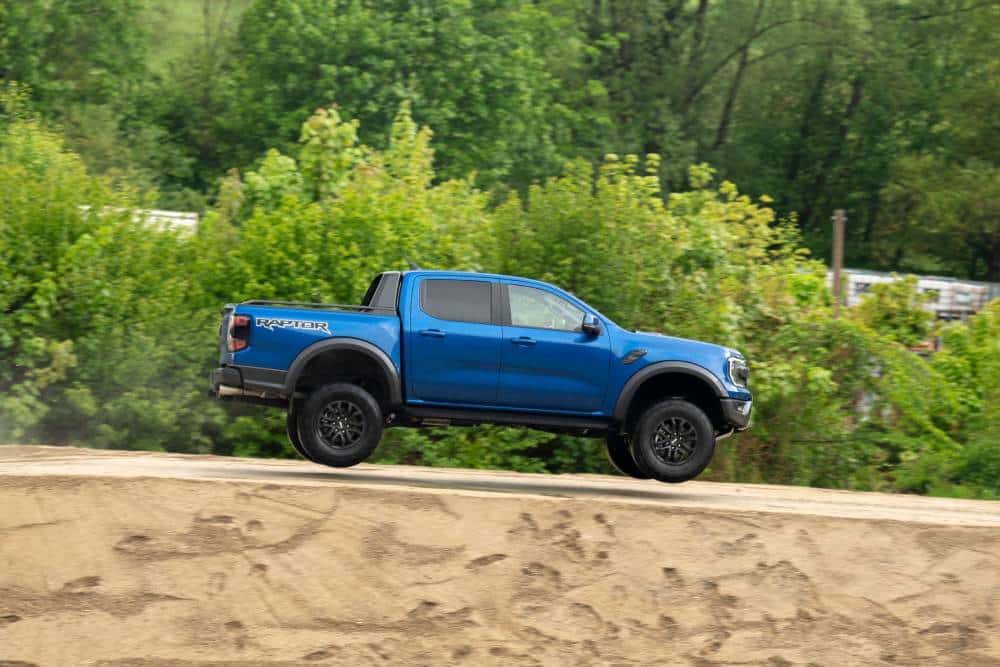 https://autogreeknews.gr/wp-content/uploads/2026/05/2026_Ranger_Raptor_Jump_5_279-1.jpg