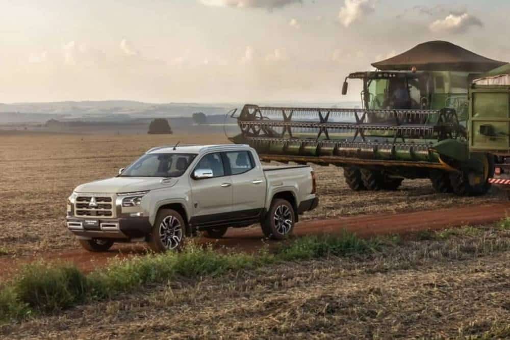 https://autogreeknews.gr/wp-content/uploads/2026/05/2027-Mitsubishi-Triton-Terra-Brazil-5-2048x1153-1.jpg