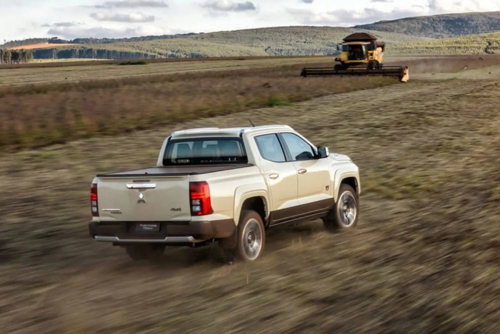 https://autogreeknews.gr/wp-content/uploads/2026/05/2027-Mitsubishi-Triton-Terra-Brazil-6-2048x1153-1.jpg