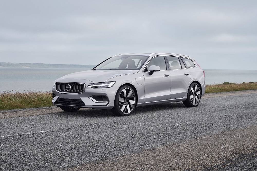 https://autogreeknews.gr/wp-content/uploads/2026/05/294042_V60_Recharge_T8_Silver_Dawn_583.jpg