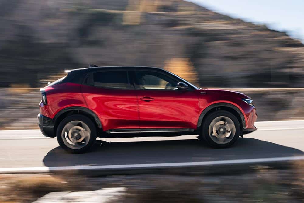 https://autogreeknews.gr/wp-content/uploads/2026/05/Alfa-Romeo-Junior-SPORT-SPECIALE-2.jpg