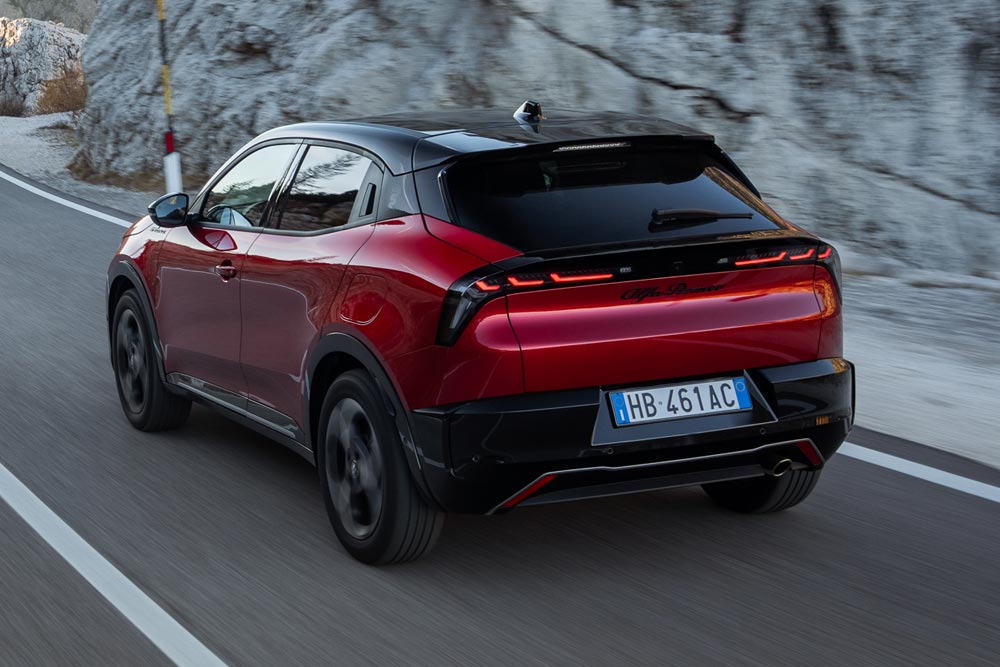 https://autogreeknews.gr/wp-content/uploads/2026/05/Alfa-Romeo-Junior-SPORT-SPECIALE-3.jpg