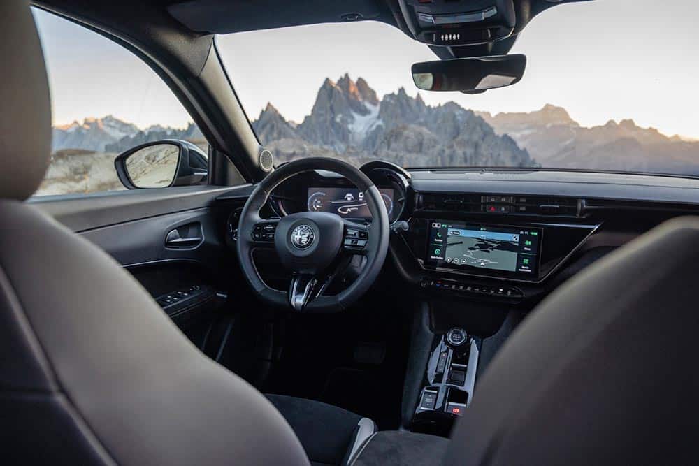 https://autogreeknews.gr/wp-content/uploads/2026/05/Alfa-Romeo-Junior-SPORT-SPECIALE-4.jpg