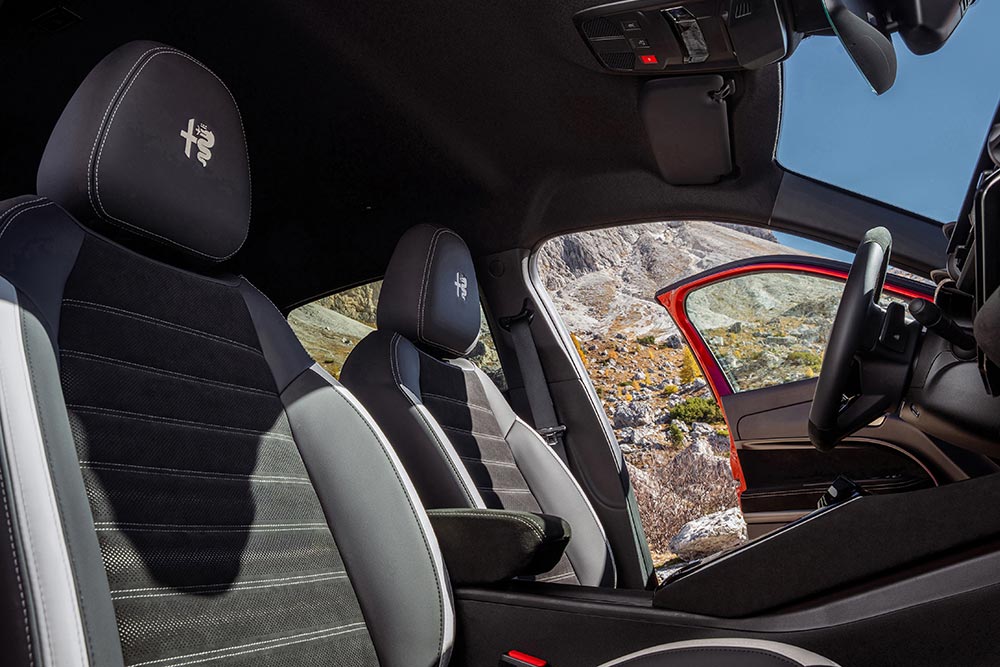 https://autogreeknews.gr/wp-content/uploads/2026/05/Alfa-Romeo-Junior-SPORT-SPECIALE-5.jpg