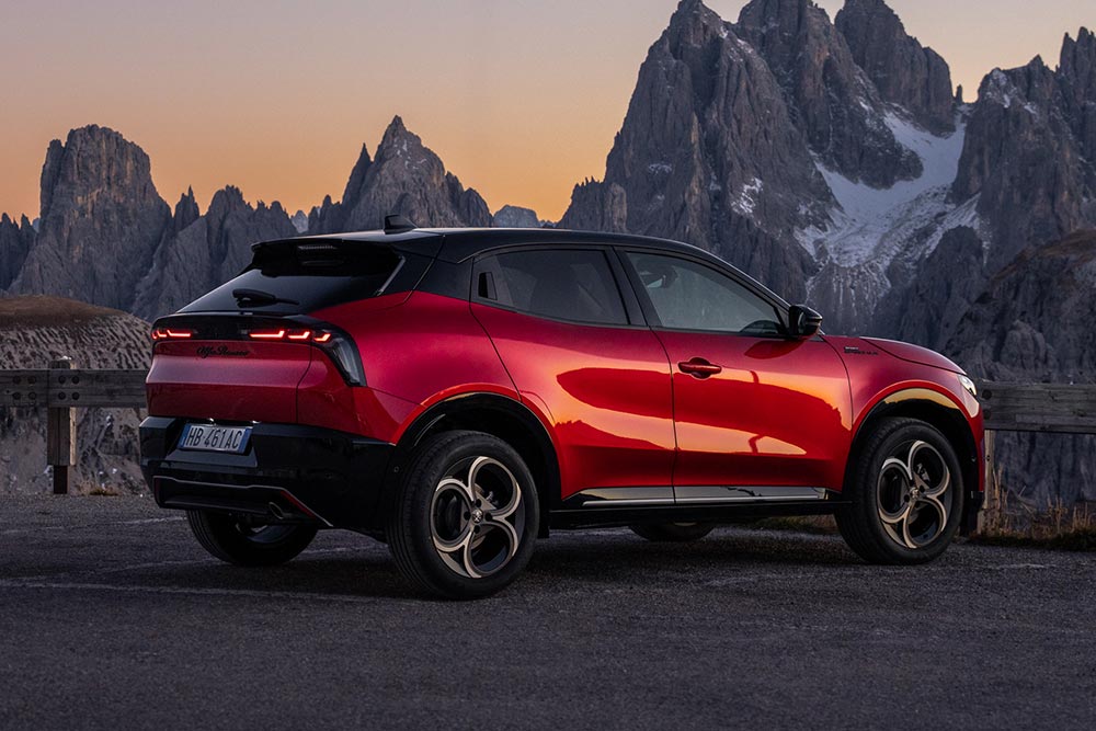https://autogreeknews.gr/wp-content/uploads/2026/05/Alfa-Romeo-Junior-SPORT-SPECIALE-6.jpg