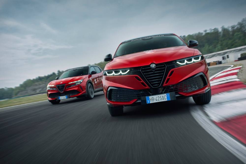 https://autogreeknews.gr/wp-content/uploads/2026/05/AlfaRomeoDrivingAcademy-1-1.jpg