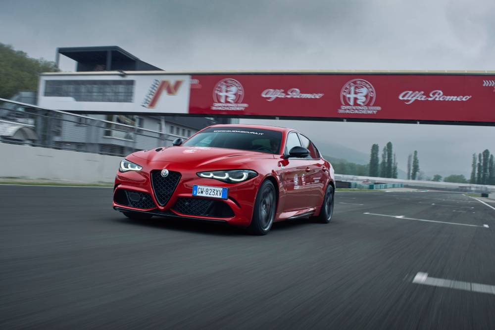 https://autogreeknews.gr/wp-content/uploads/2026/05/AlfaRomeoDrivingAcademy-5-1.jpg