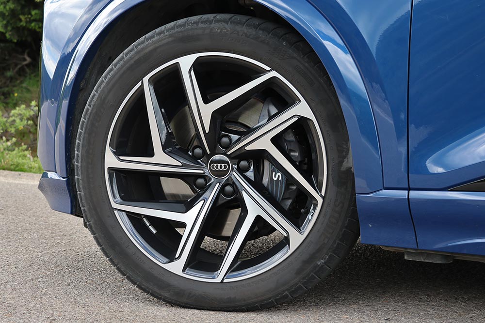 https://autogreeknews.gr/wp-content/uploads/2026/05/Audi-SQ6-SUV-e-tron-10-1.jpg