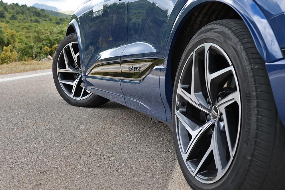 https://autogreeknews.gr/wp-content/uploads/2026/05/Audi-SQ6-SUV-e-tron-9-1.jpg