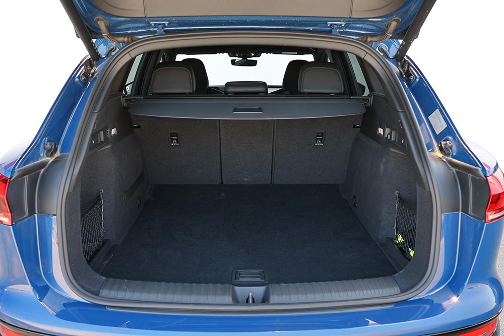 https://autogreeknews.gr/wp-content/uploads/2026/05/Audi-SQ6-SUV-e-tron-interior-20.jpg