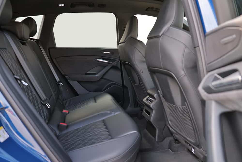 https://autogreeknews.gr/wp-content/uploads/2026/05/Audi-SQ6-SUV-e-tron-interior-21.jpg