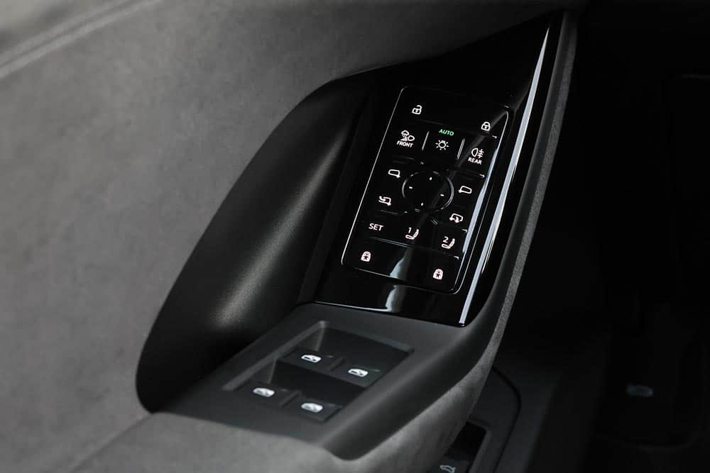 https://autogreeknews.gr/wp-content/uploads/2026/05/Audi-SQ6-SUV-e-tron-interior-4.jpg