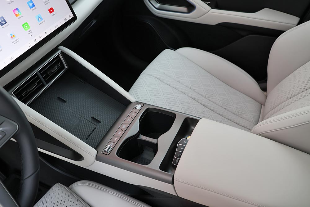 https://autogreeknews.gr/wp-content/uploads/2026/05/BYD-ATTO-2-DM-i-24.jpg