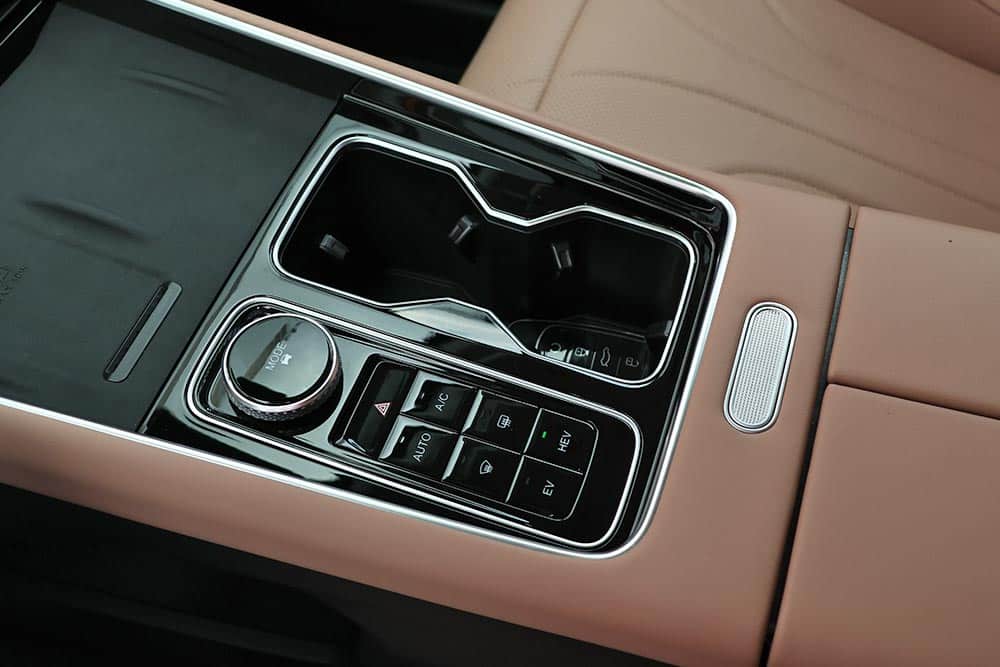 https://autogreeknews.gr/wp-content/uploads/2026/05/Chery-Tiggo-9-PHEV-interior-15.jpg