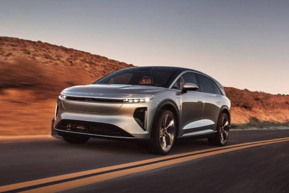 https://autogreeknews.gr/wp-content/uploads/2026/05/Lucid_Gravity_2023_prvni_sada_01.jpg