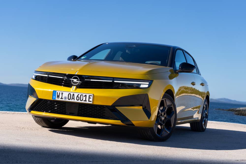 https://autogreeknews.gr/wp-content/uploads/2026/05/OpelAstraPlug-in-Hybrid-3-1.jpg