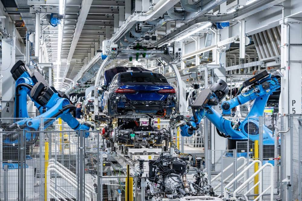 https://autogreeknews.gr/wp-content/uploads/2026/05/P90639536_lowRes_the-bmw-group-s-two-1.jpg